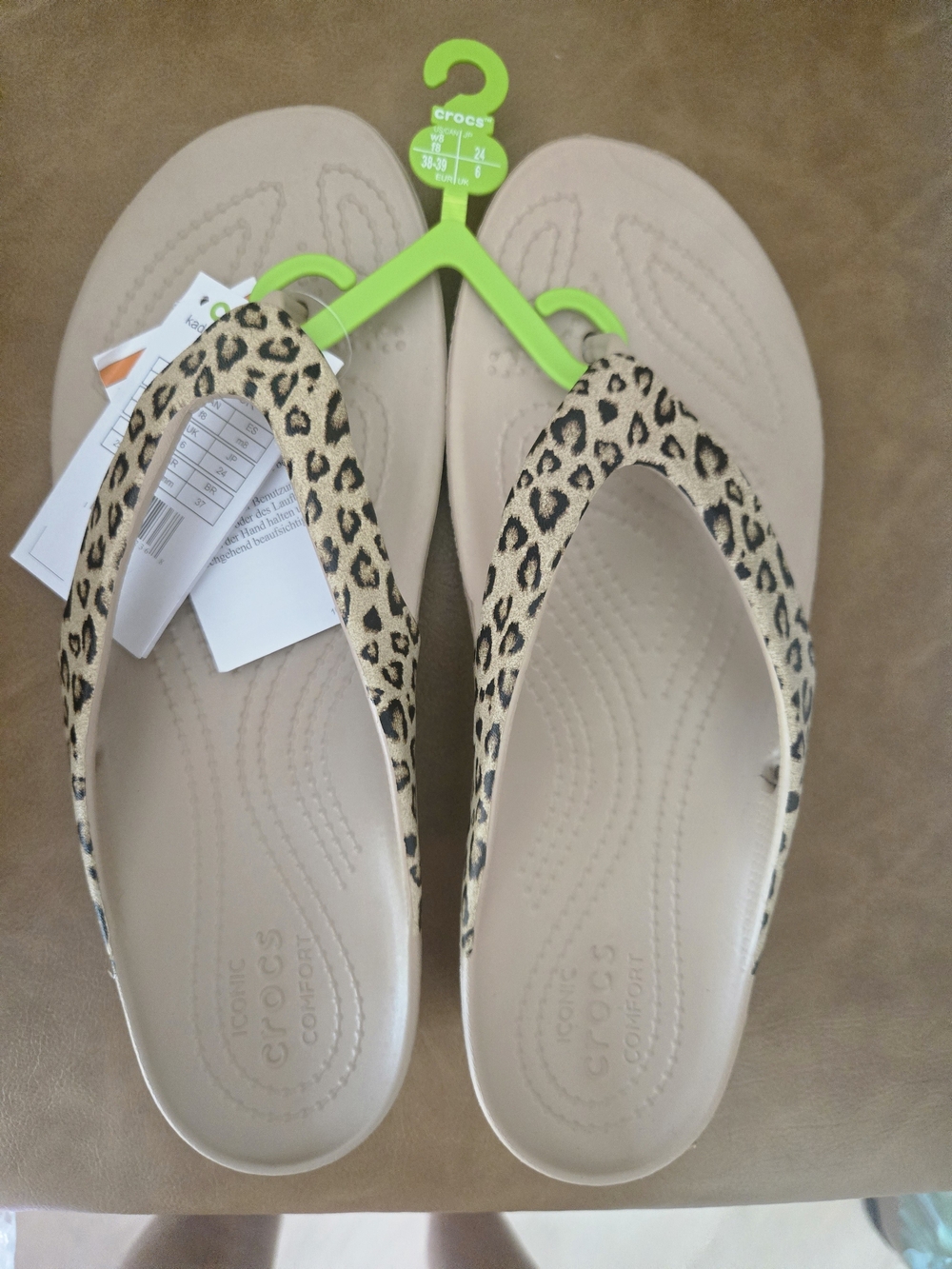 Crocs Kadee II Leopard Flip Flops Women’s 8 Leopard Gold NWT